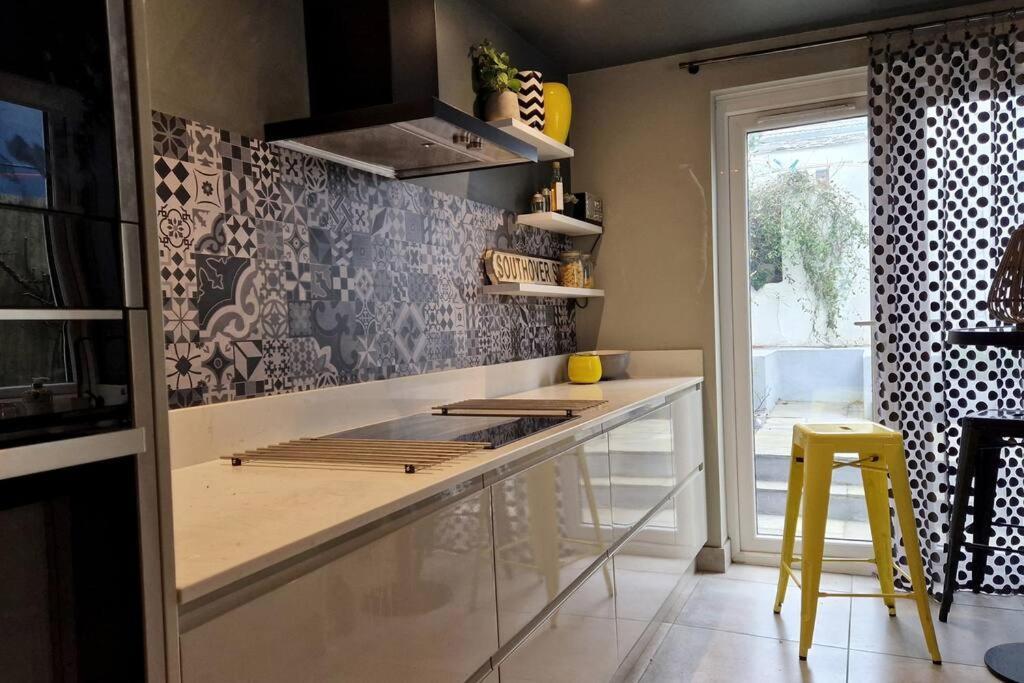 Stylish Townhouse 15 Mins To Laines & Seafront Villa Brighton Exteriör bild