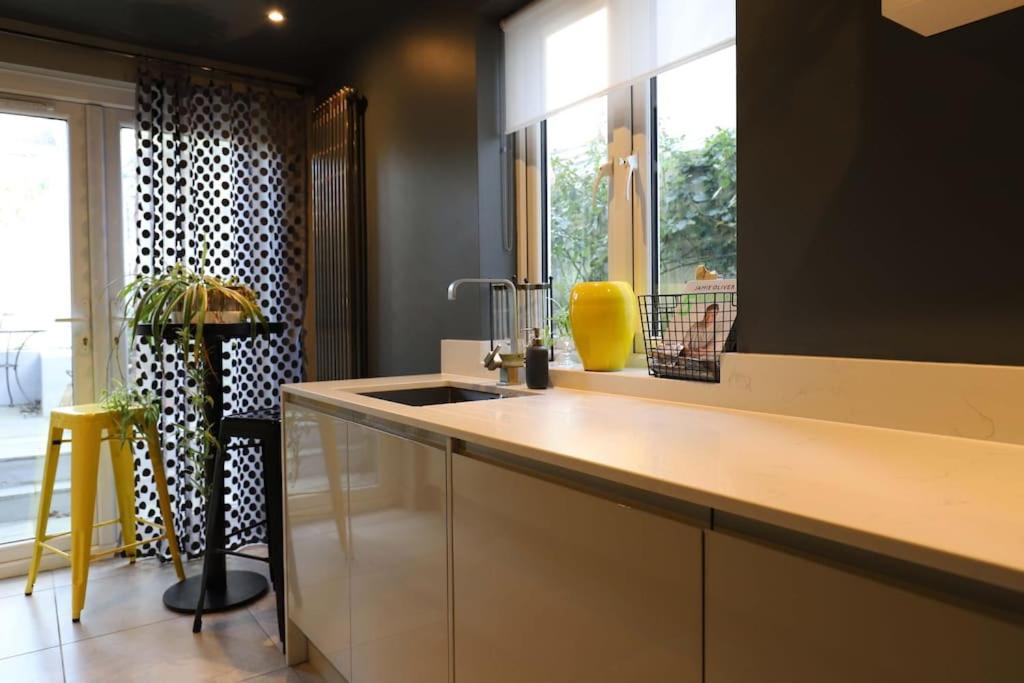 Stylish Townhouse 15 Mins To Laines & Seafront Villa Brighton Exteriör bild