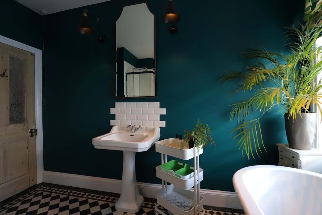 Stylish Townhouse 15 Mins To Laines & Seafront Villa Brighton Exteriör bild
